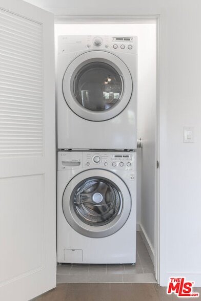 Building Photo - 31 Breeze Ave