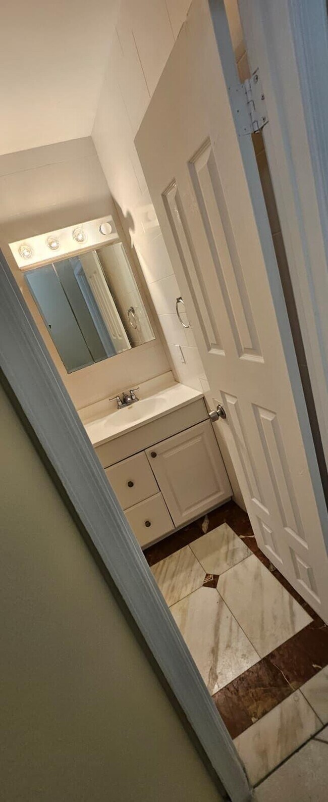 Building Photo - 1202 Summer St