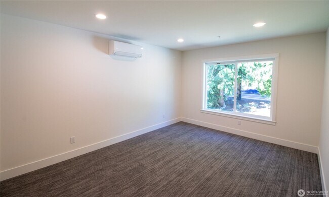 Building Photo - 7912 140th Ave NE