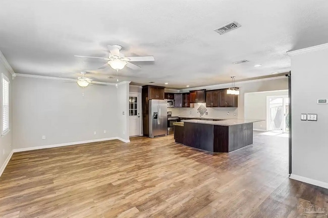 Building Photo - 394 Rosewood Dr