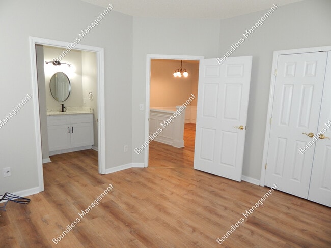 Building Photo - 308 Gable Brook Dr SW