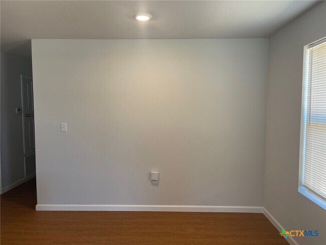 Building Photo - 2500 Westcliff Rd