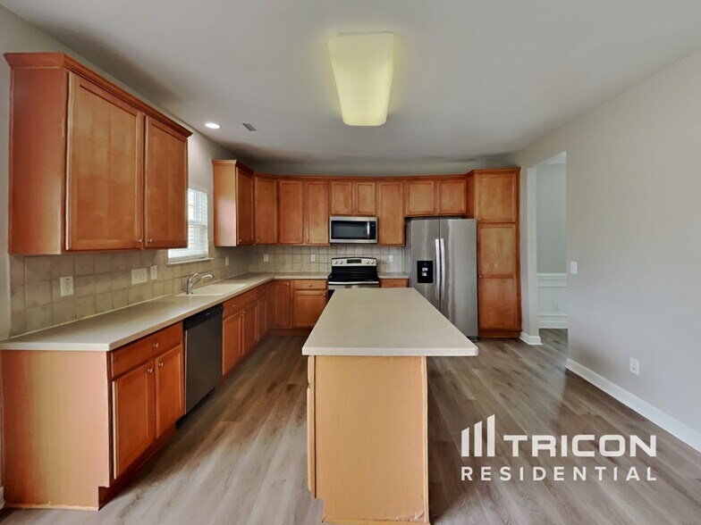 Building Photo - 6413 Amber Bluffs Crescent