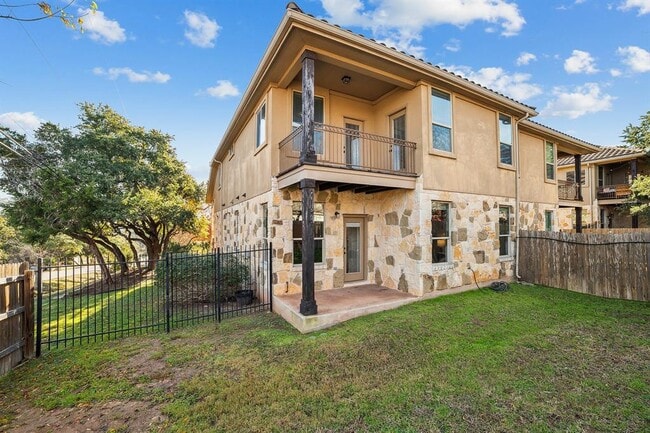 Building Photo - 400 Hummingbird Ln
