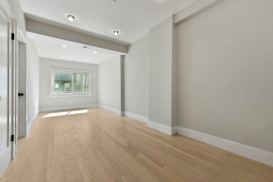 Building Photo - 179 Chelsea St