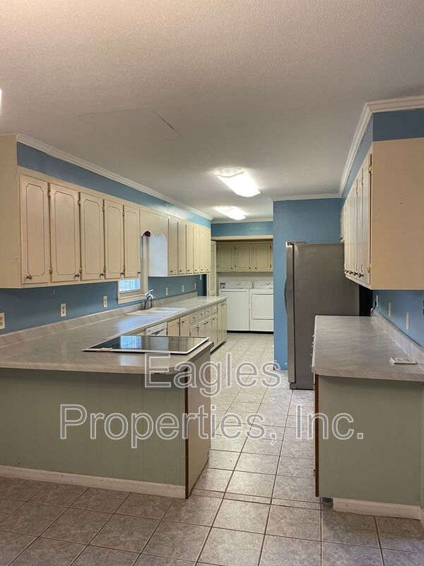 Building Photo - 276 Spring Bank Rd