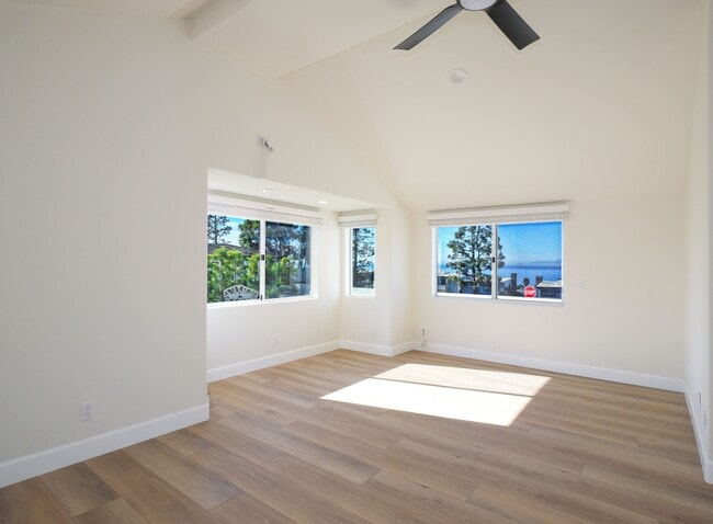 Building Photo - 108 Vía Mesa Grande