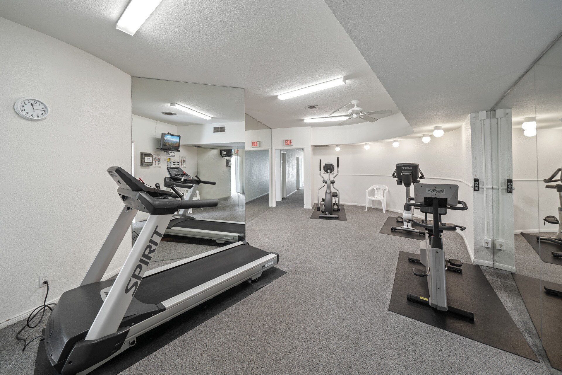 Building Photo - 102 Scholz Plz