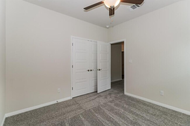 Building Photo - 117 Sun Grove Trl