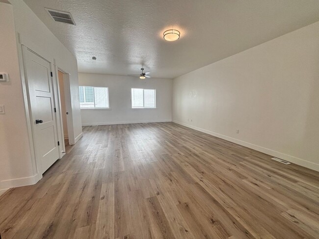 Building Photo - BRAND NEW TOWN HOME READY TO MOVE IN