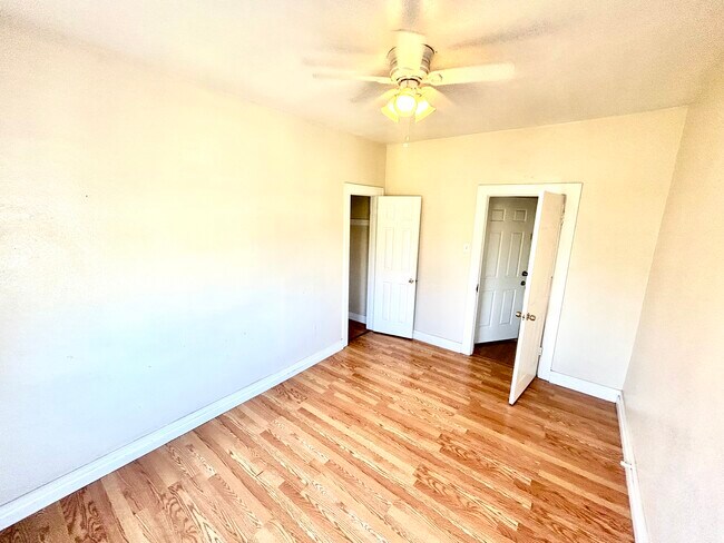 Building Photo - 715 E 23rd St