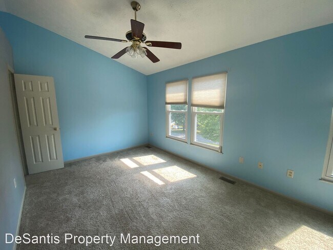 Building Photo - 3 br, 2.5 bath House - 902 Lexington Drive