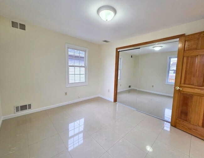 Building Photo - 911 80th St