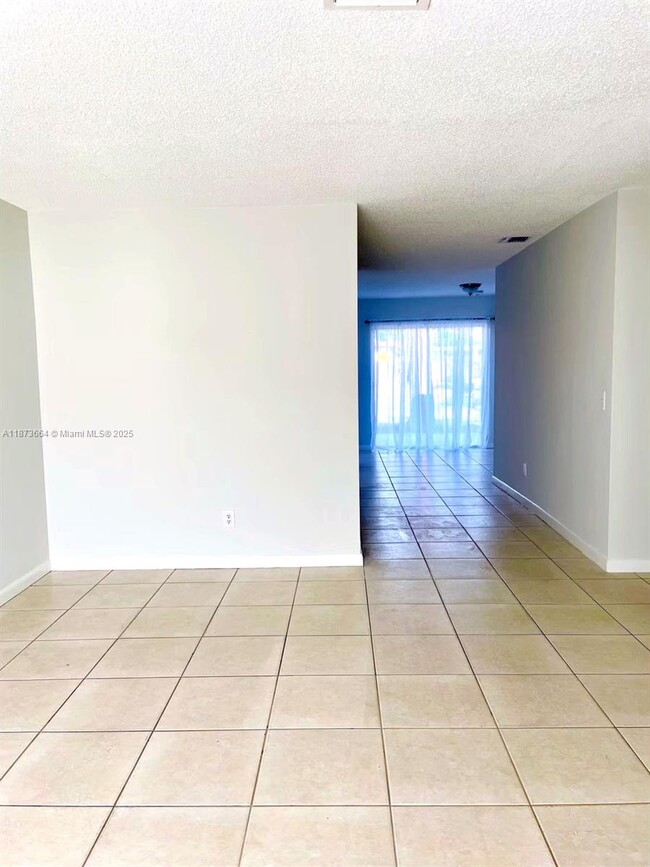 Building Photo - 4503 SE Ontario Dr