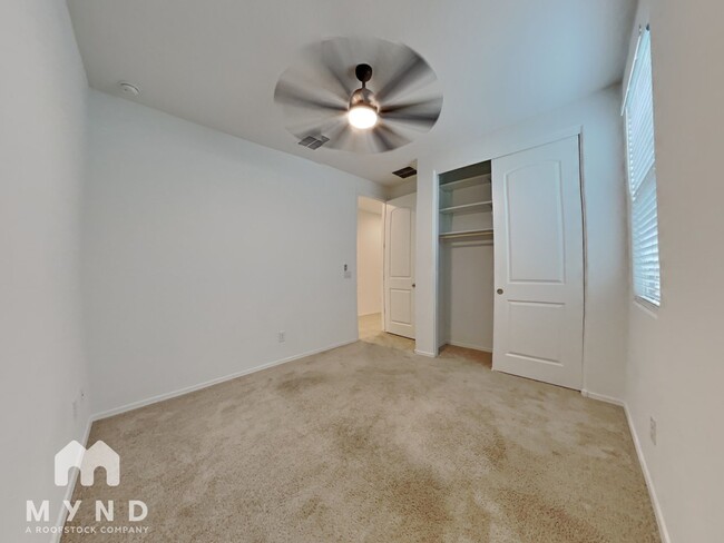 Building Photo - 40029 W Crane Dr