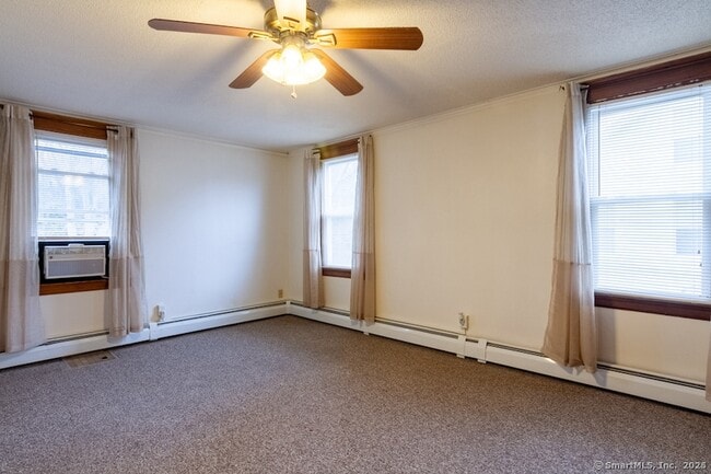 Building Photo - 393 Plainville Ave