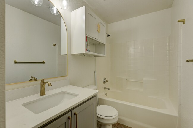 Building Photo - 312 SW 40th St