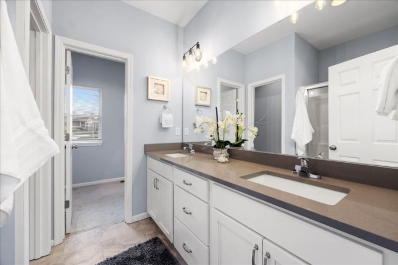 Building Photo - 731 N 74 St