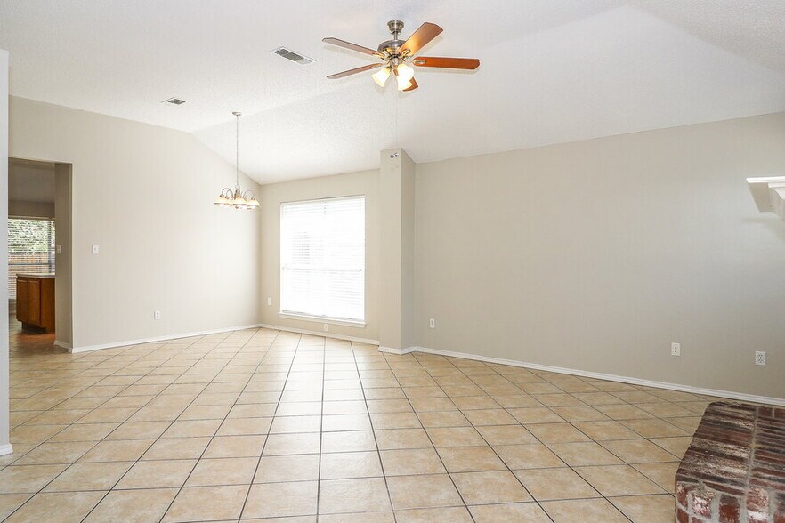 Building Photo - 2824 Bent Brook Dr