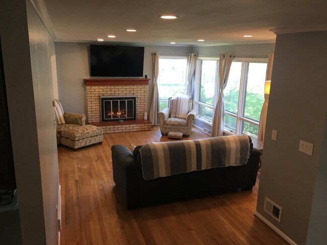 Livingroom - 711 Winter Ave