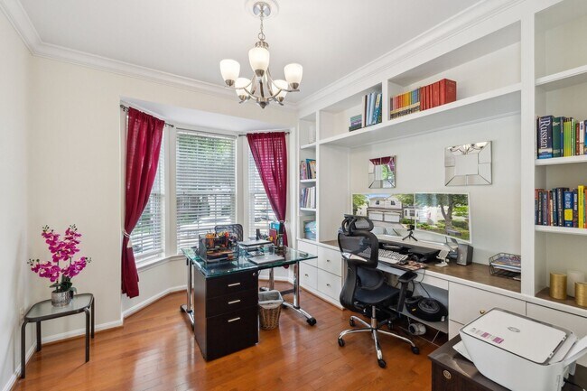 Building Photo - Stunning single-family home filled with th...
