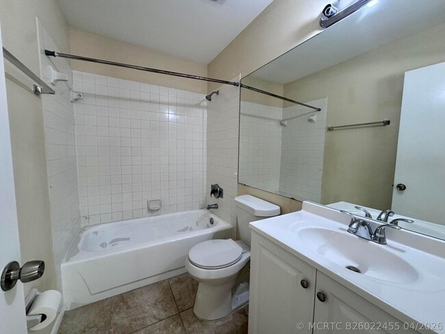 Building Photo - 704 Riverside Dr