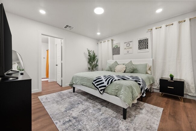 Building Photo - Furnished, Finished, and Ready for YOU!