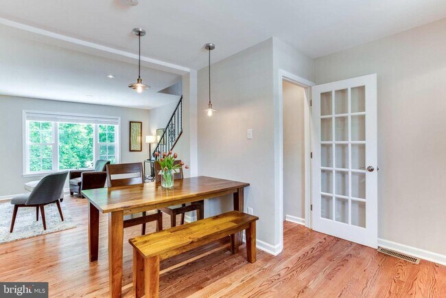 Building Photo - 258 Burgess Ave