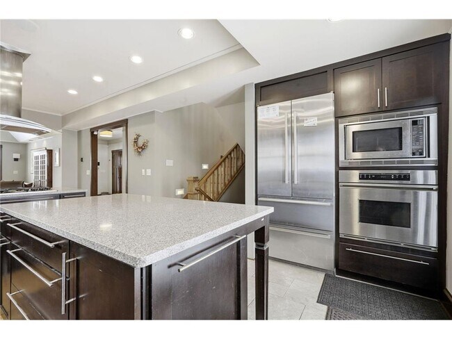 Building Photo - 241 Russell Ave S