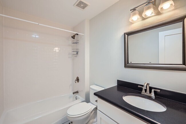 Building Photo - 1204 W St Johns Ave