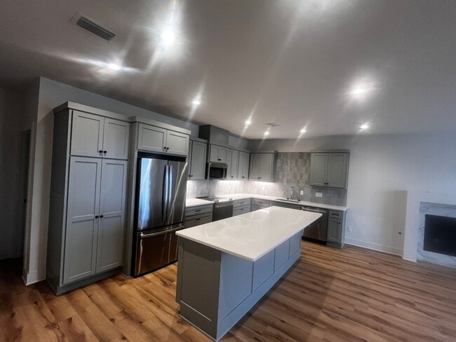 Building Photo - Argenta!