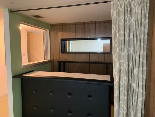 Building Photo - 4 bed/2 bath Home located in central Fort Collins off Drake