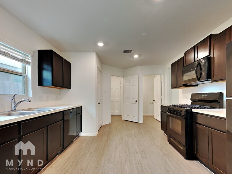 Building Photo - 3647 Solanum Dr