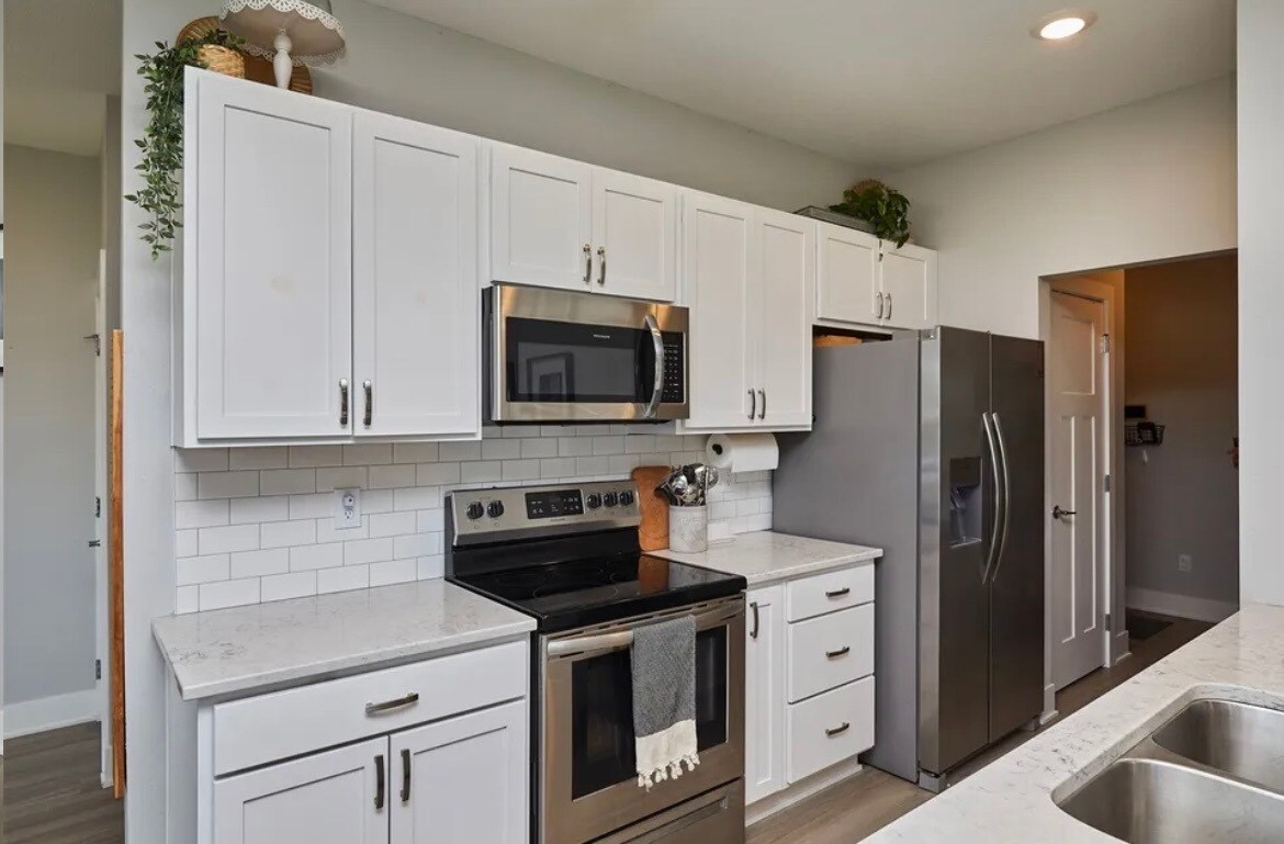 Building Photo - 2700 Yordi Dr