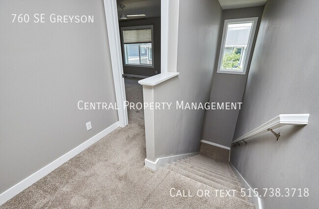 Building Photo - 760 SE Greyson-