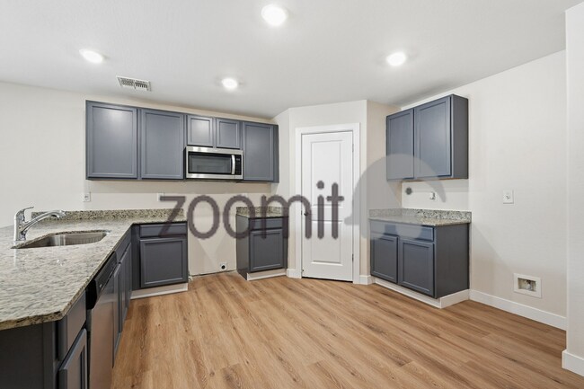 Building Photo - Amazing home in wonderful Ghost Hollow Ranch