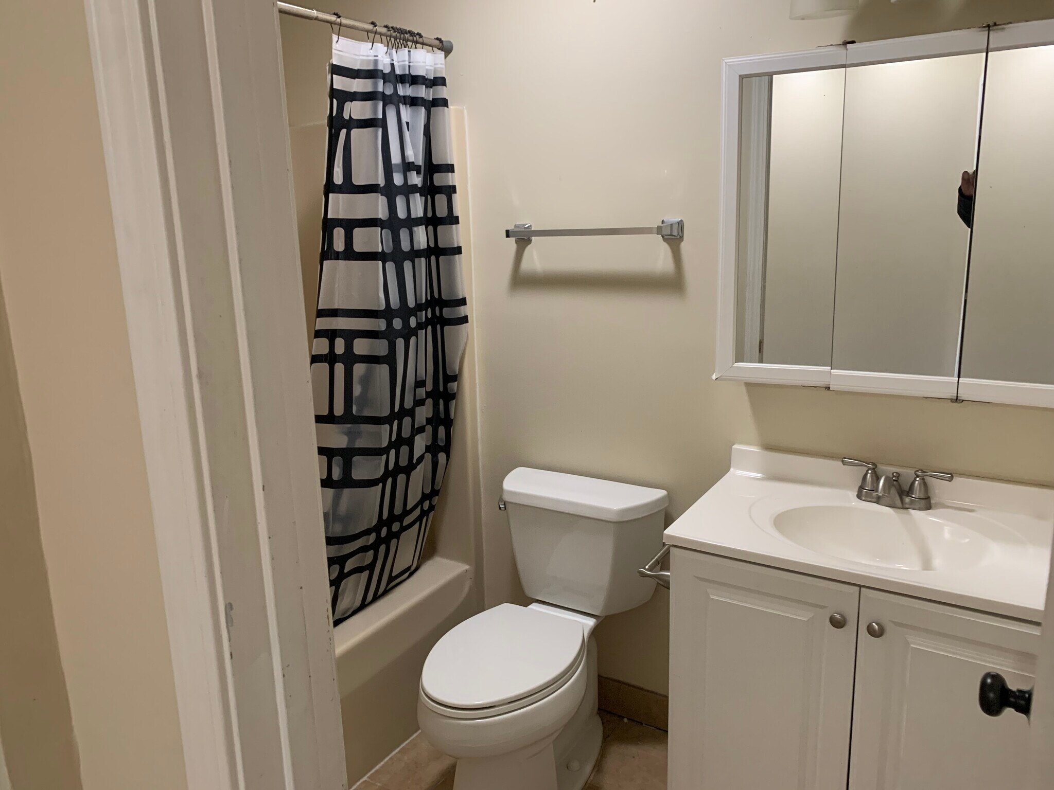 Bathroom - 4469 Manhattan W