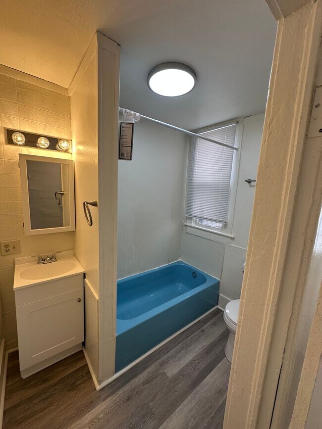 Building Photo - AJE1461