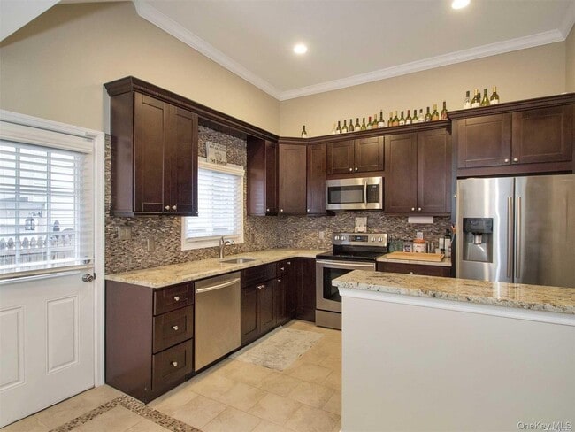 Building Photo - 11 Pratt St