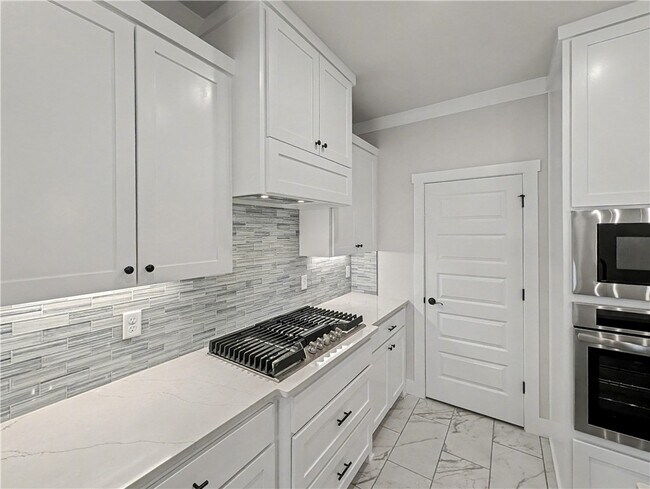 Building Photo - 6907 SW High Meadow Blvd