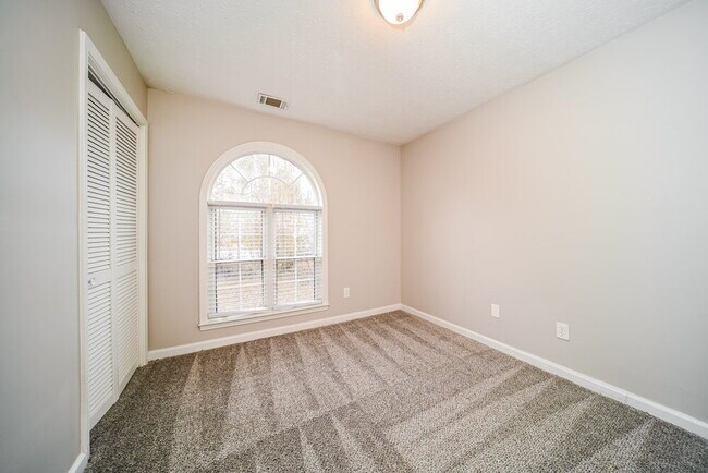 Building Photo - 260 Landing Dr