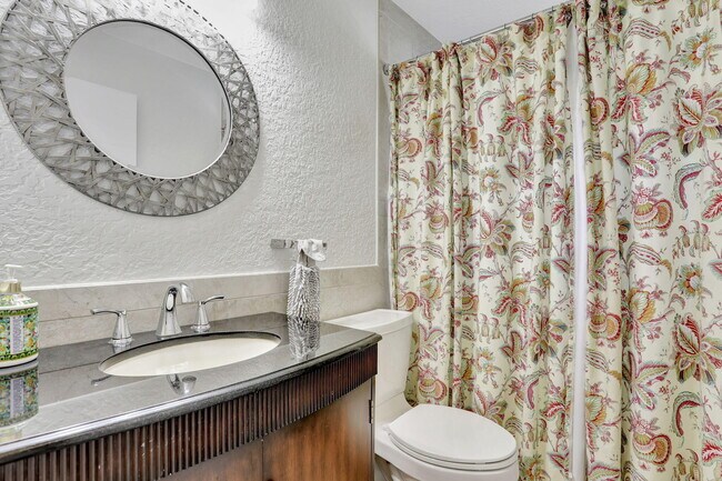 Building Photo - 2850 Carambola Cir S