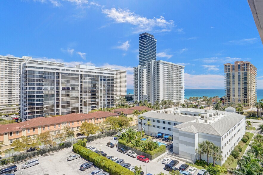 Building Photo - 3113 S Ocean Dr