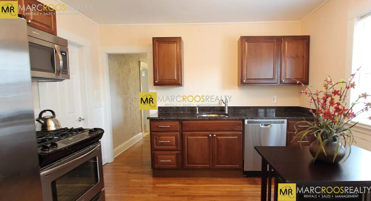 Building Photo - 62 Litchfield St
