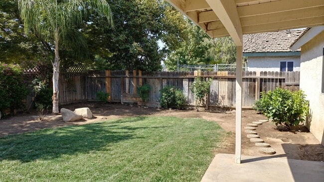 Building Photo - 2-Story home in NE Fresno, Clovis Unified Schools, super clean!