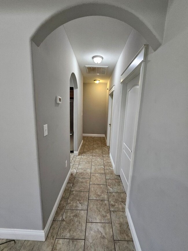 Building Photo - 165 James Dr