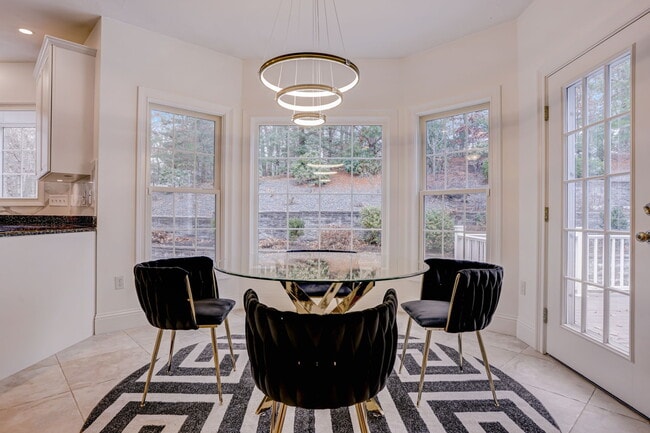 Building Photo - 45 Silver Fox Rd