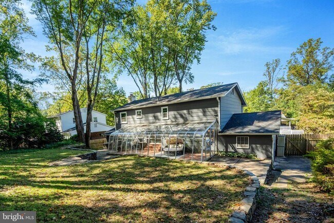 Building Photo - 6805 Reynard Dr
