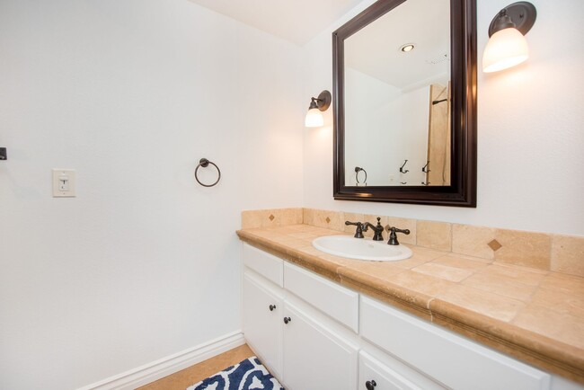 Building Photo - Costa Mesa Newport Heights Stunner!