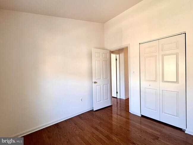 Building Photo - 1525 Templeton Pl